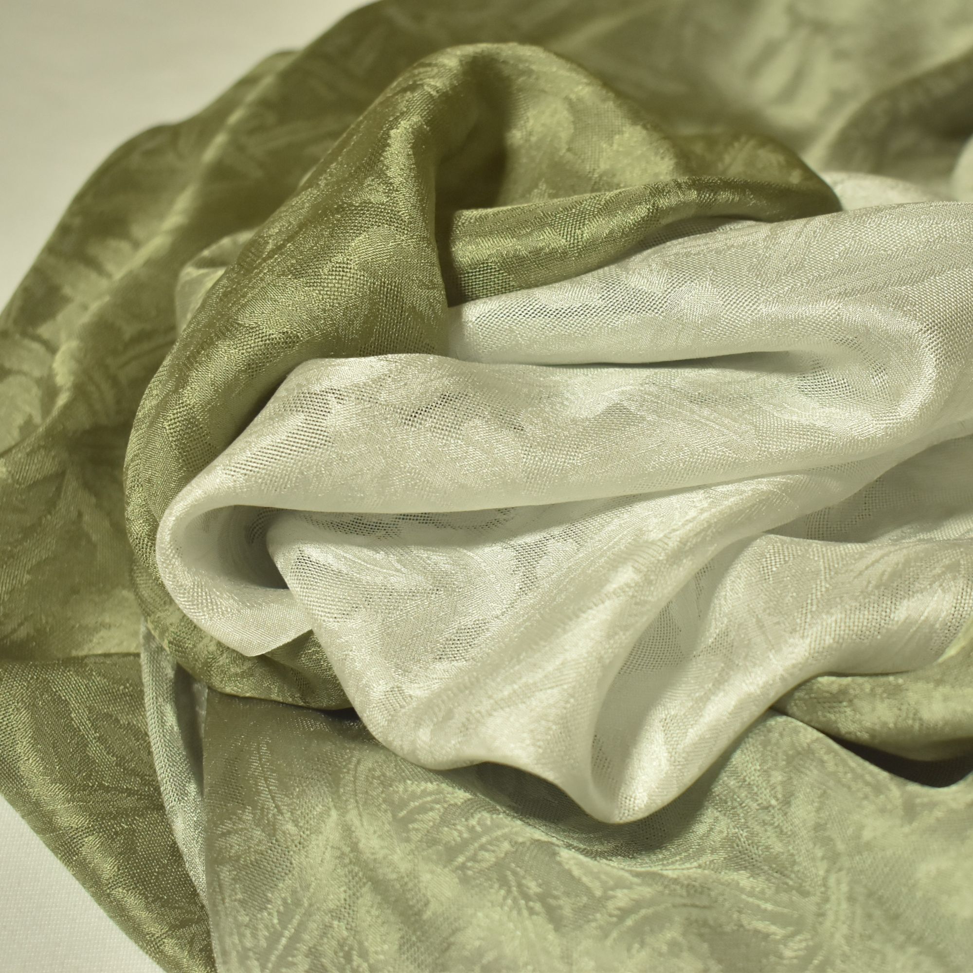 新④「色が変化する麴塵染」ジャガード織シルク大判ショール（１０５×２５０ｃｍ）